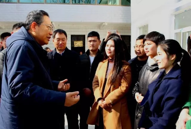 安徽省委书记李锦彬与网红电商们亲切交流_看图王.jpg