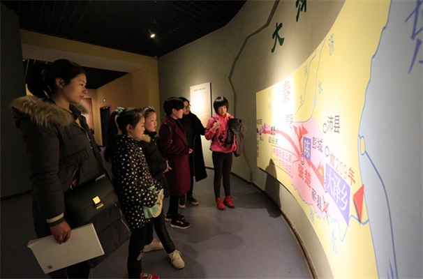 砀山供电组织组织光明驿站学生代表参观市博物馆4.JPG