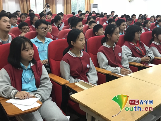 宿州市初中学生在宣讲活动现场认真听讲。宿州团市委 供图