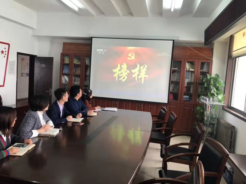 团市委观看《榜样4》.jpg