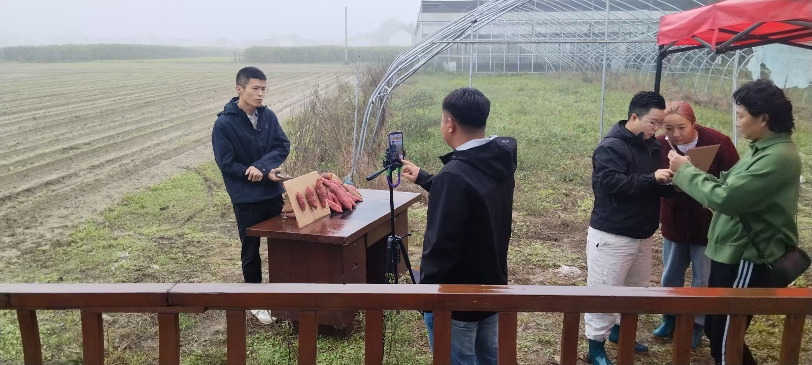 小镜头03.jpg 小镜头03.jpg